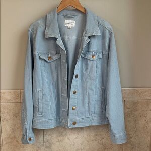 Universal Thread Women’s Blue and White Striped Denim Jacket Size XL
